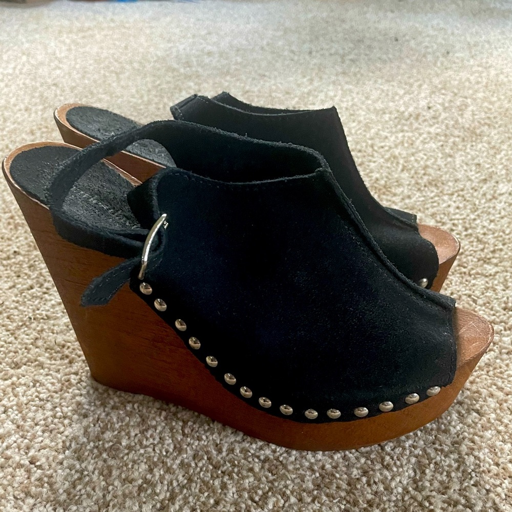Charles David Tanhee Wedges in Black